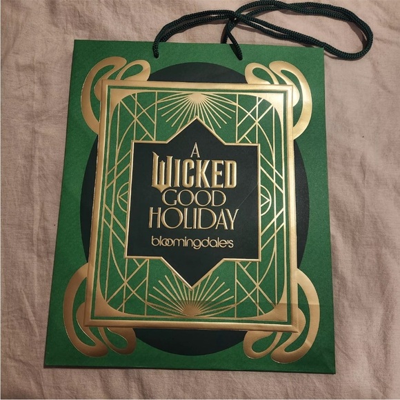 ❤️ 🆕 WICKED GOOD HOLIDAY Empty Paper Gift bag NEW Bloomingdale’s 2024 - Picture 4 of 12